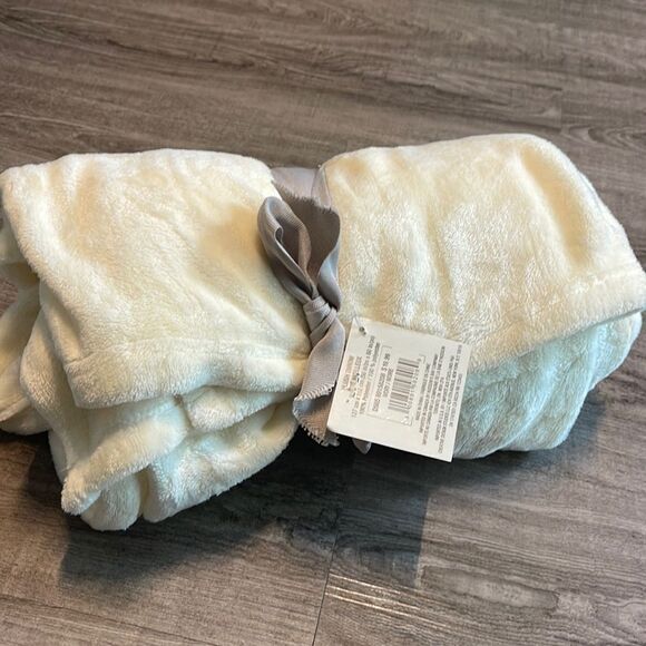 Home Studio Heathered Throw-Cream-One Size - Picture 1 of 1